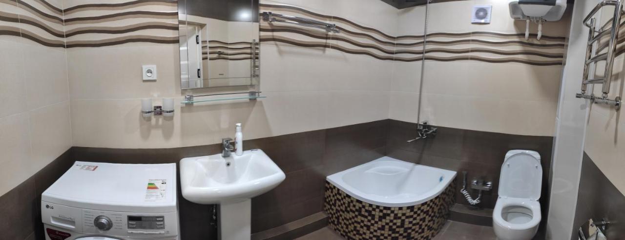 1-Bedroom Apartment In The Very City Center Taschkent Exterior foto